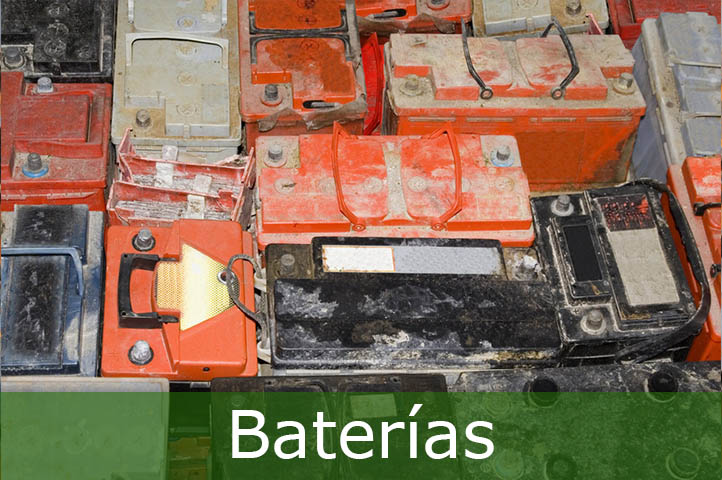 Varias baterías recogidas en chatarrería para su reciclaje