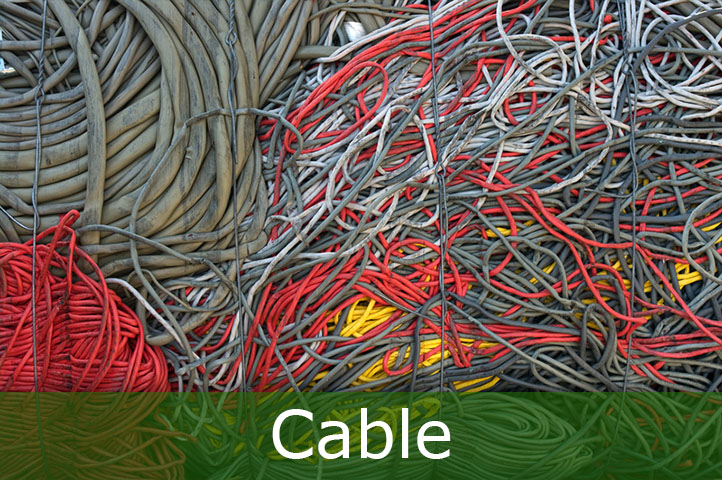 cables de colores enredados